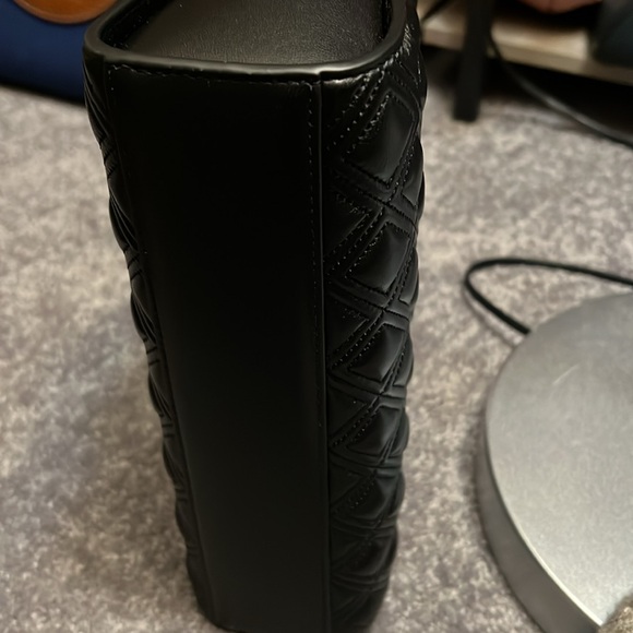 Brand new Tory Burch Fleming shoulder bag. - Picture 5 of 9